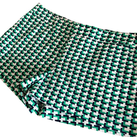 Joie Green and White Geometric Shorts - Picture 2 of 8